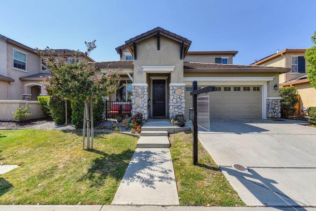 1360 Woodford Lane - Photo 1