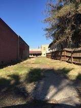 213 Robertson - Photo 1
