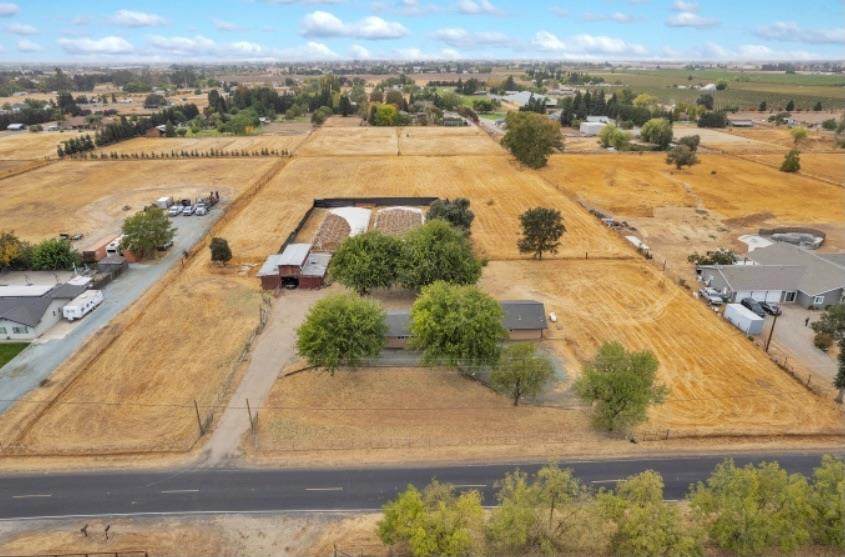 24421 Pearl Road - Photo 1