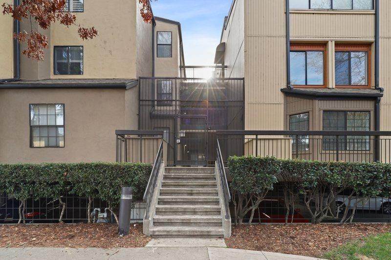 1824 K Street - Photo 1
