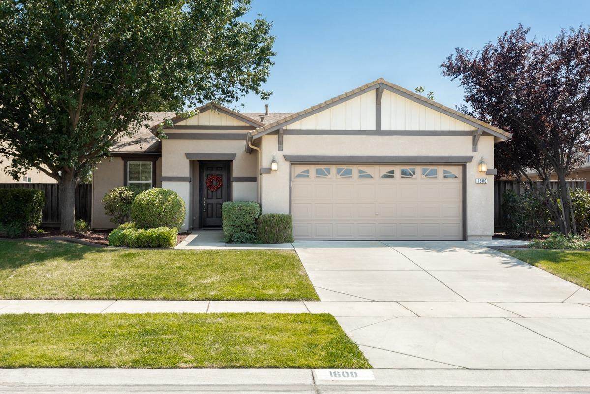 1600 Chateau Drive - Photo 1
