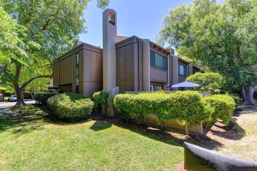 895 Woodside Lane - Photo 1