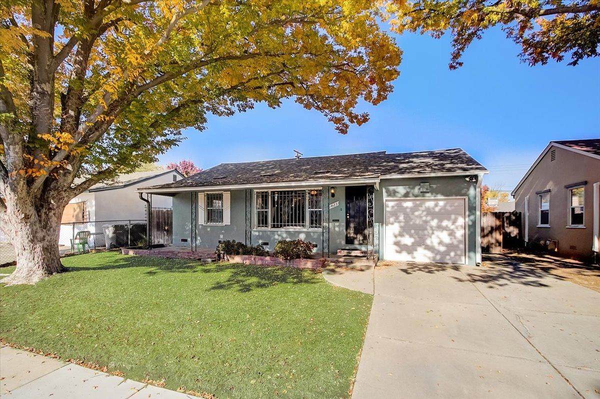 1425 Dickson Street - Photo 1