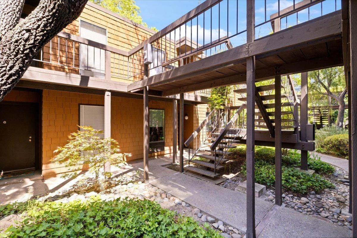 790 Woodside Lane - Photo 1