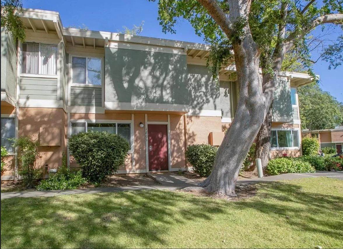 1809 Sycamore Lane - Photo 1