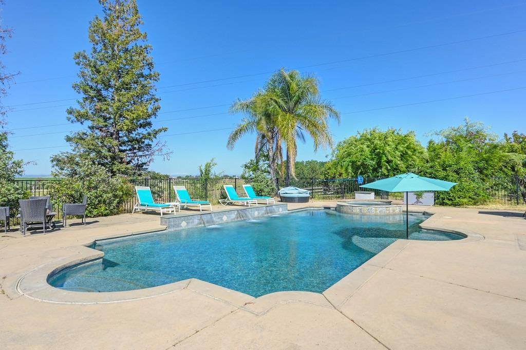 https://bt-photos.global.ssl.fastly.net/sacramento/orig_boomver_1_560857098-2.jpg