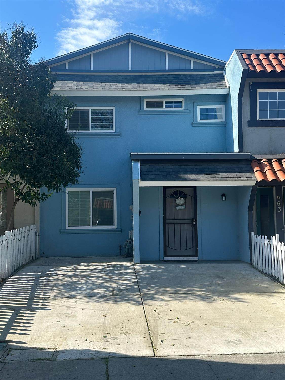 655 Palm Circle - Photo 1