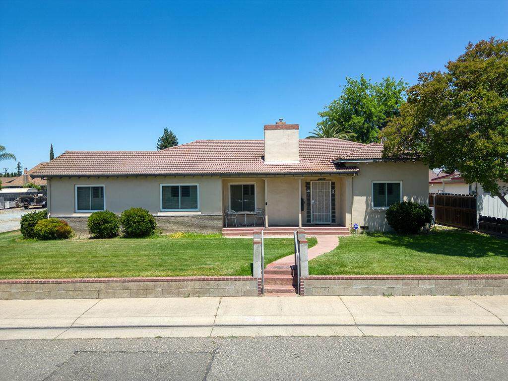2212 Vine Avenue - Photo 1