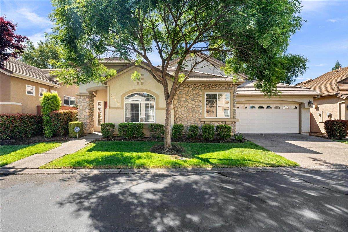 12012 Gold Pointe Lane - Photo 1