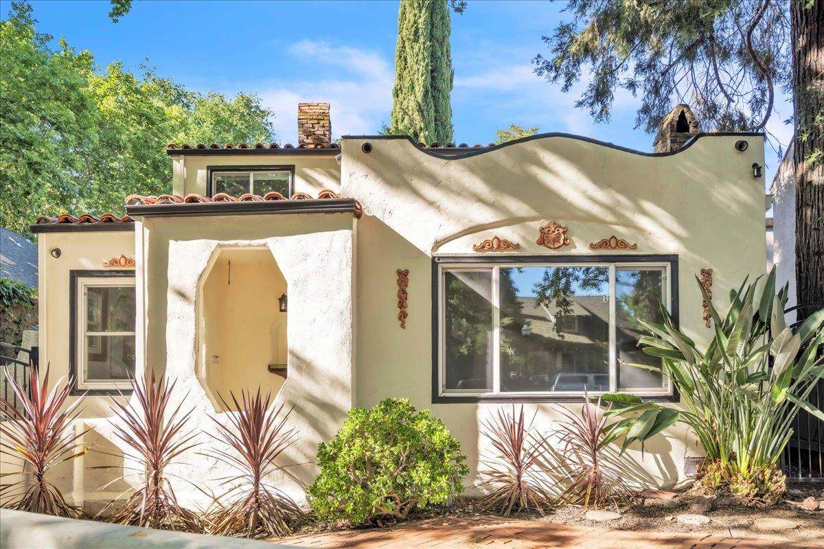 2805 E Street - Photo 1