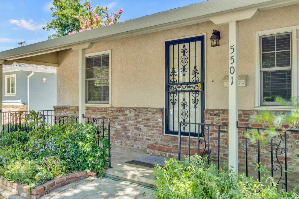 https://bt-photos.global.ssl.fastly.net/sacramento/orig_boomver_1_560885492-2.jpg