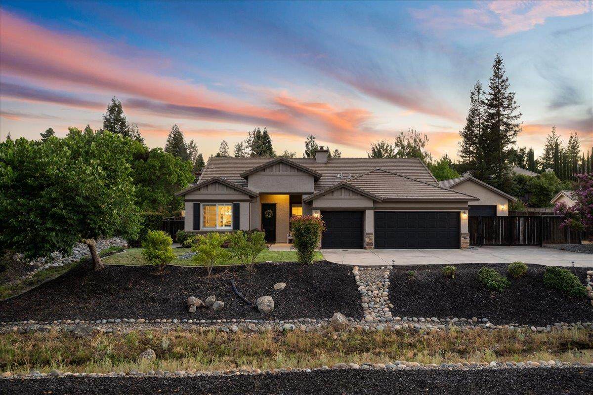 2108 Summer Drive - Photo 1