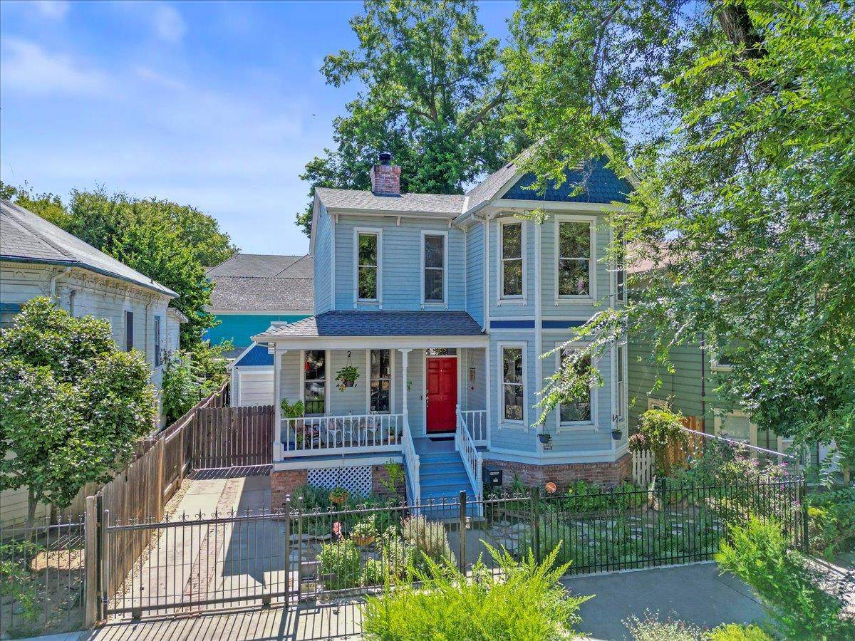405 13th Street - Photo 1