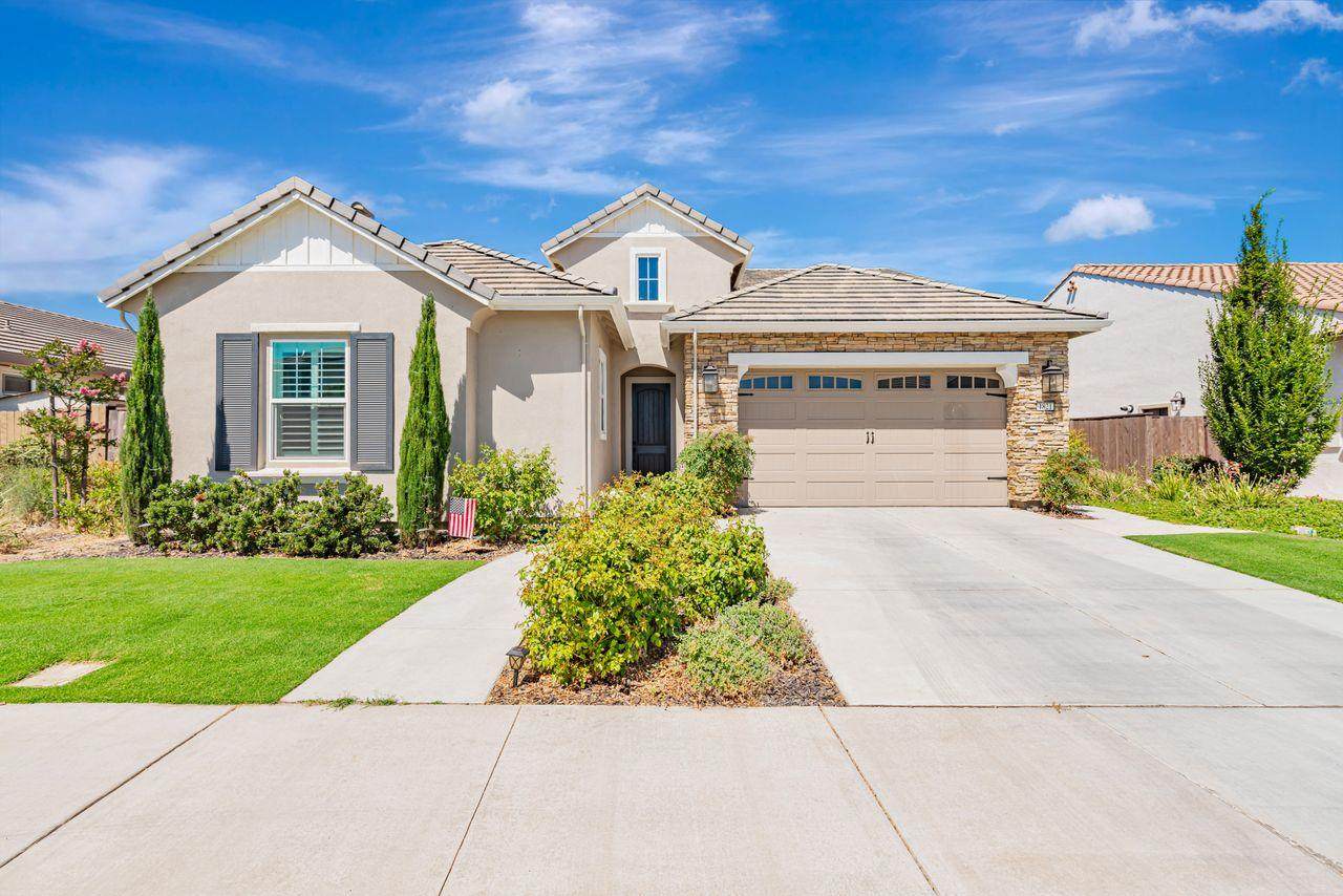 1821 Larkspur Lane - Photo 1