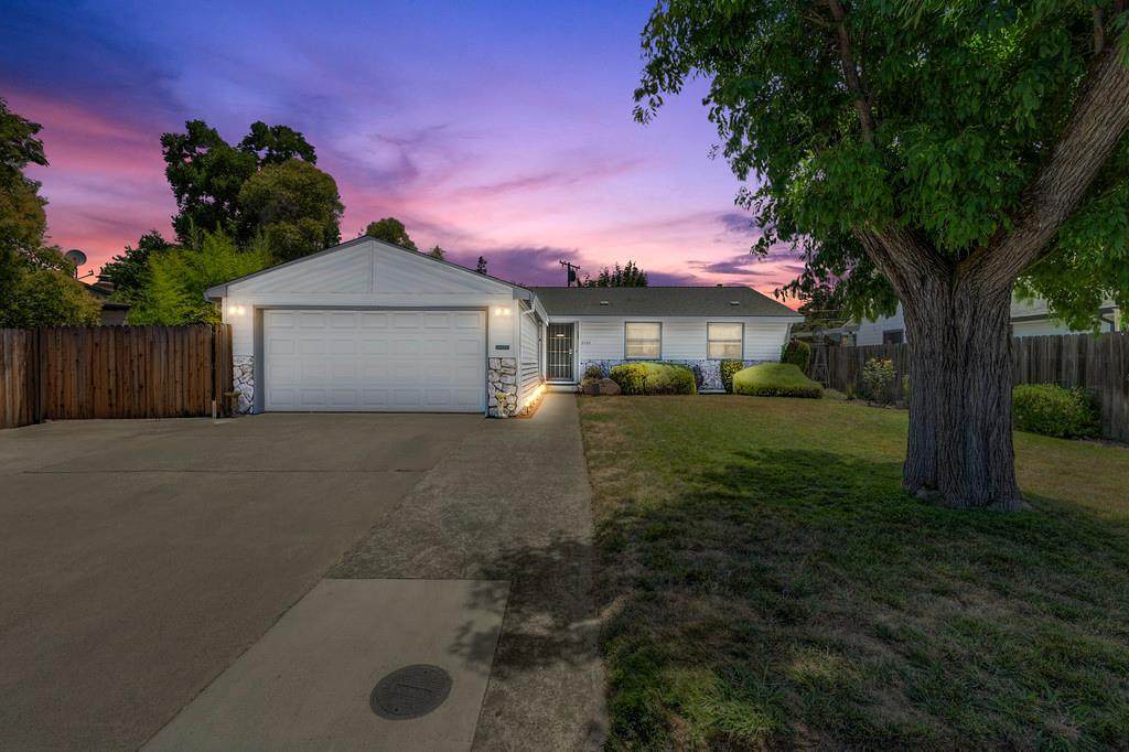 2105 Farnsworth Way - Photo 1