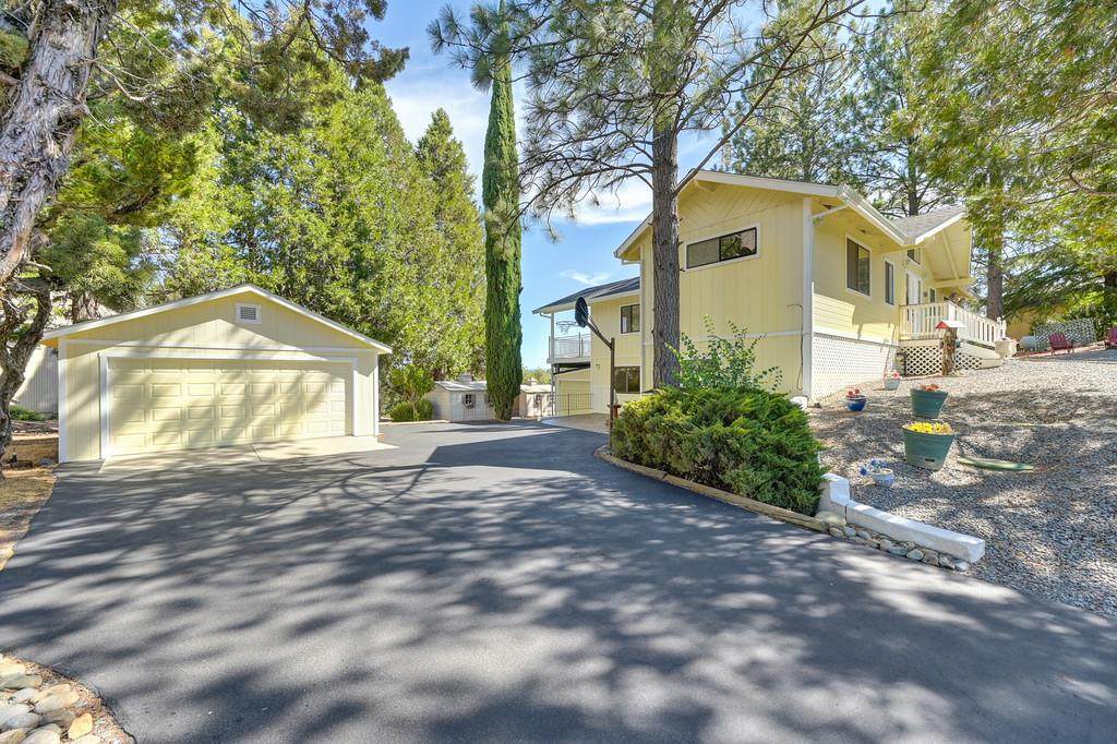 1709 Deadwood Court - Photo 1