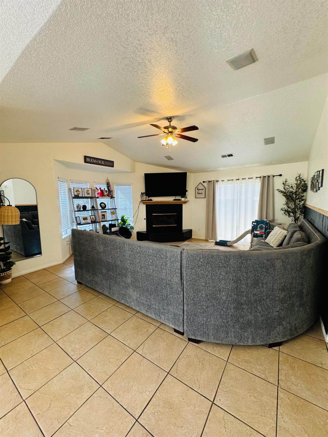 https://bt-photos.global.ssl.fastly.net/sacramento/orig_boomver_1_560902038-2.jpg