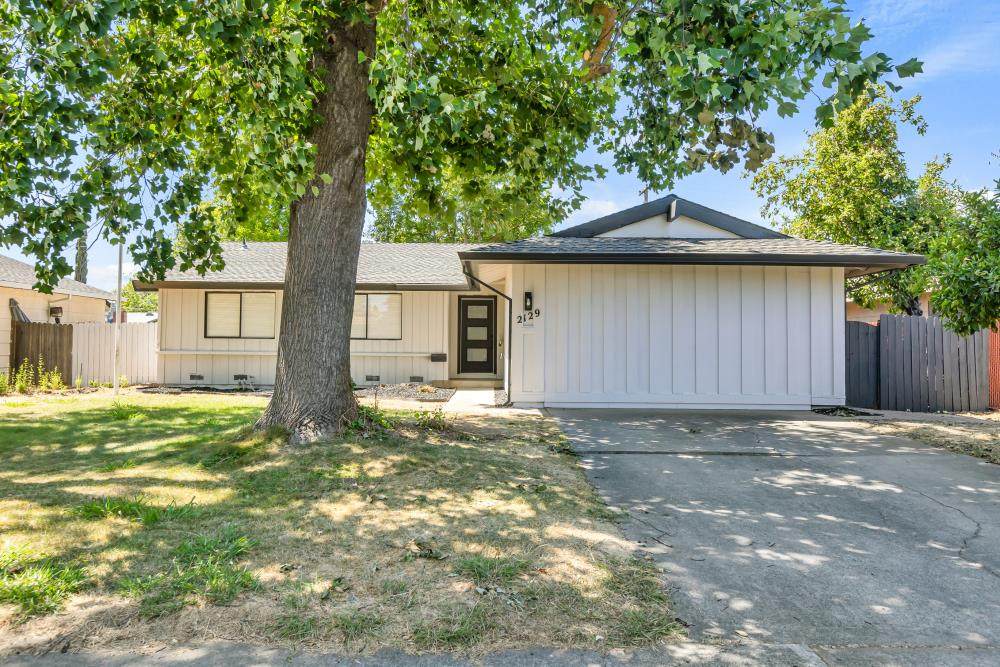 2129 Danbury Way - Photo 1