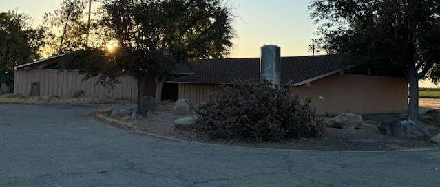10400 Colorado Avenue - Photo 1