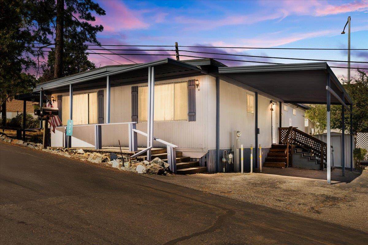 970 Laurel Lane - Photo 1