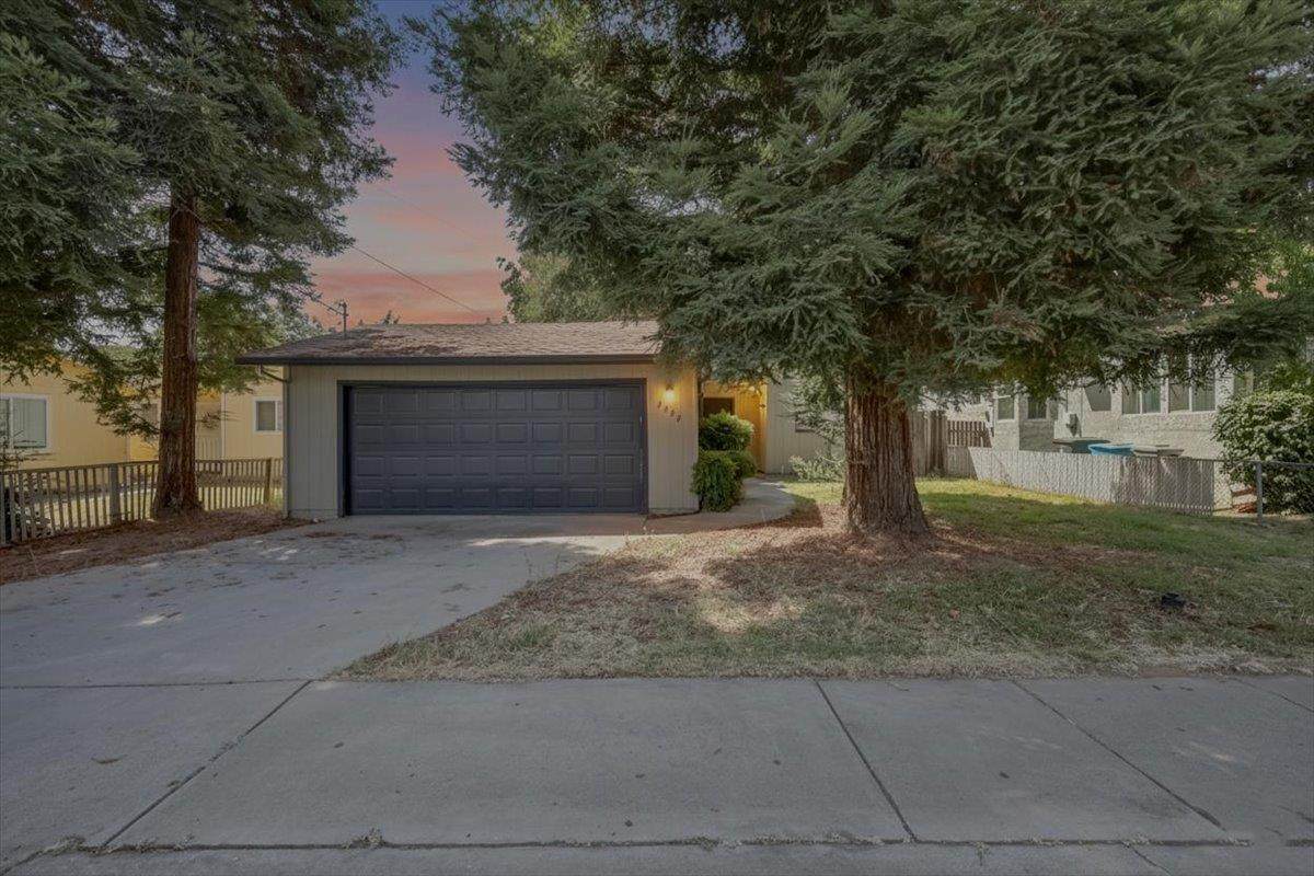 180 Percy Avenue - Photo 1