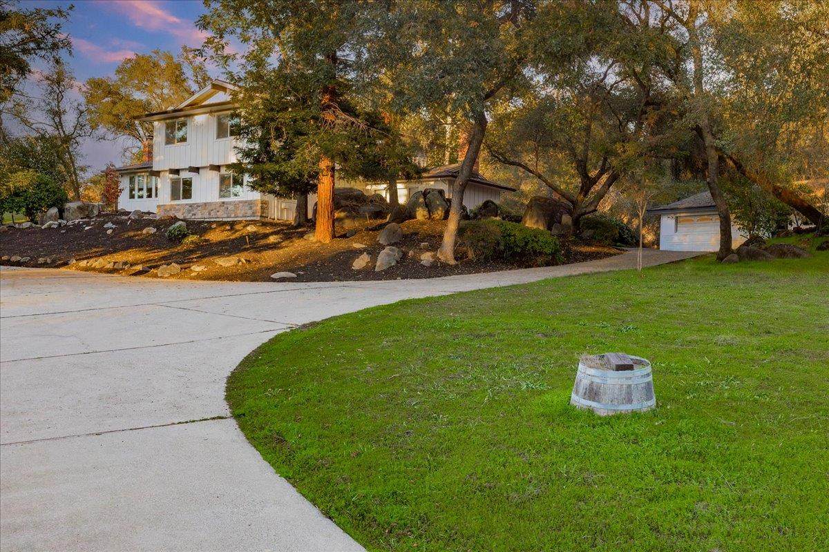 8501 King Road - Photo 1