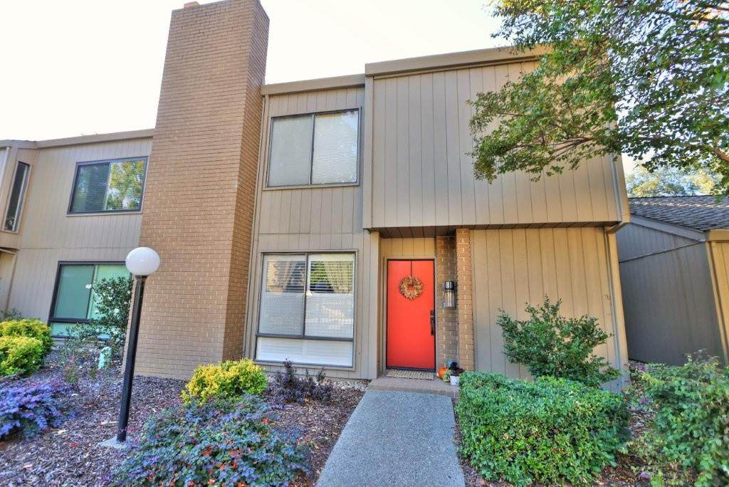 104 Dunbarton Circle - Photo 1