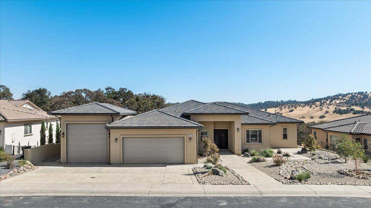 467 Knolls Drive - Photo 1