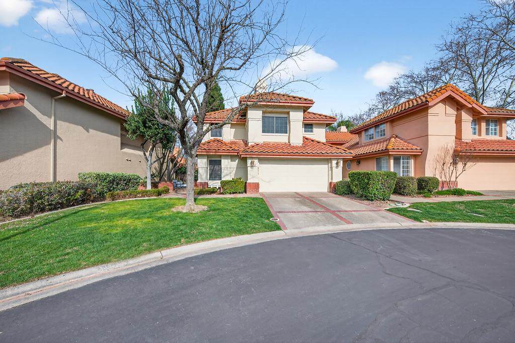 111 Cool Springs Court - Photo 1