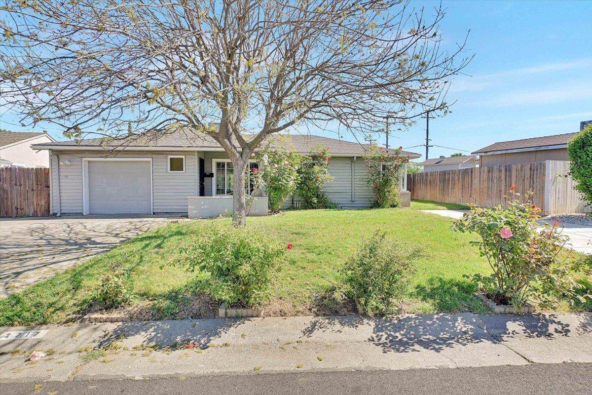 2717 Ribier Way - Photo 1