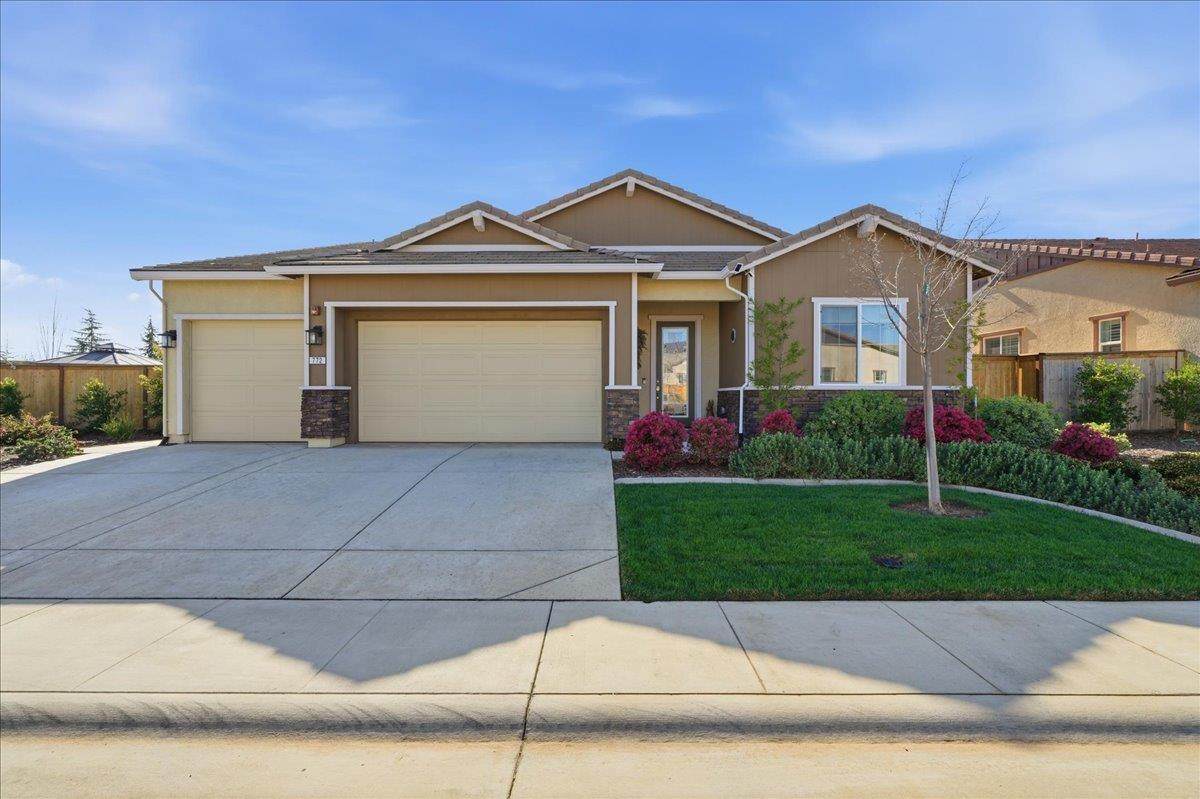 772 Lodge Lane - Photo 1