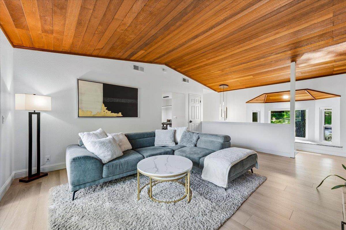 18509 Alexandra Way - Photo 1