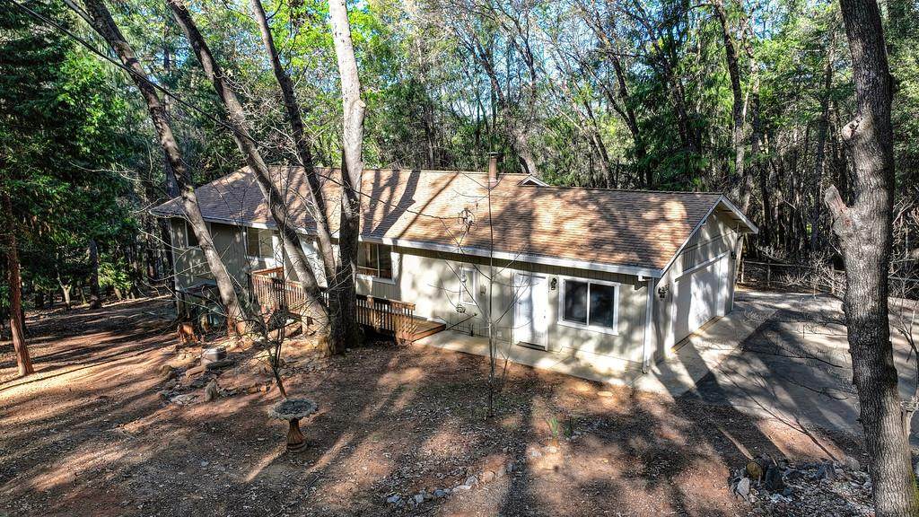 1033 R And R Place - Photo 1