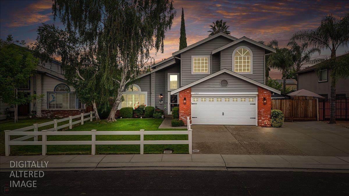 1565 Daniels Street - Photo 1