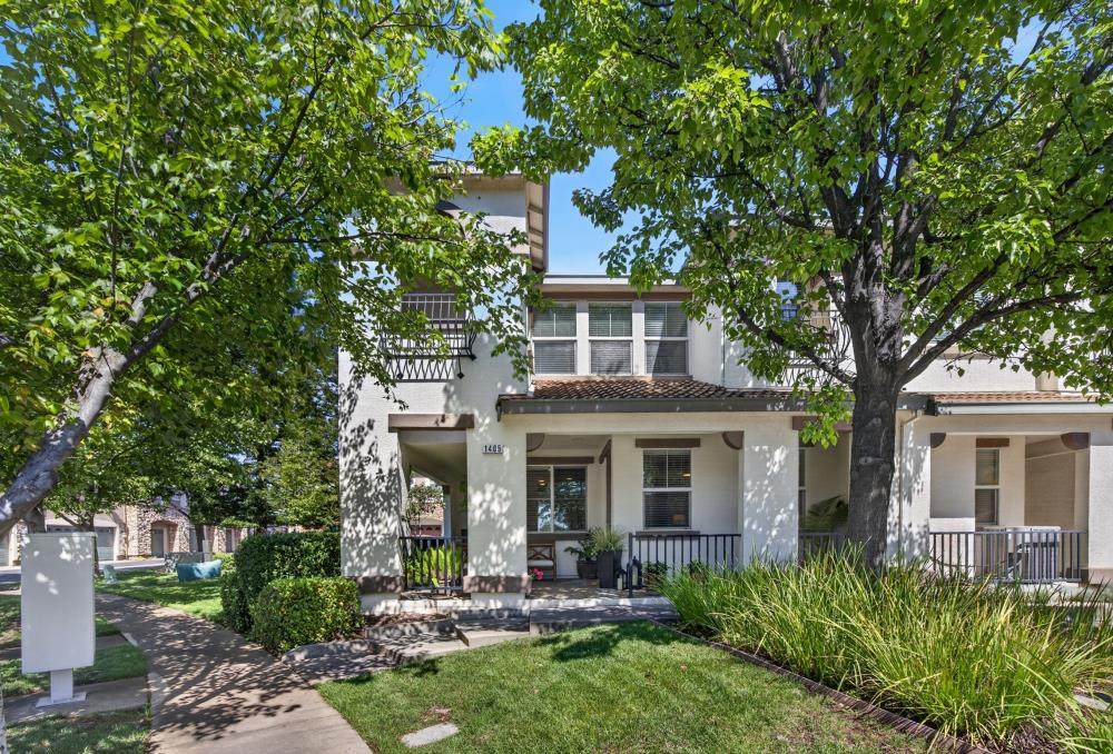 1405 Hudson Circle - Photo 1