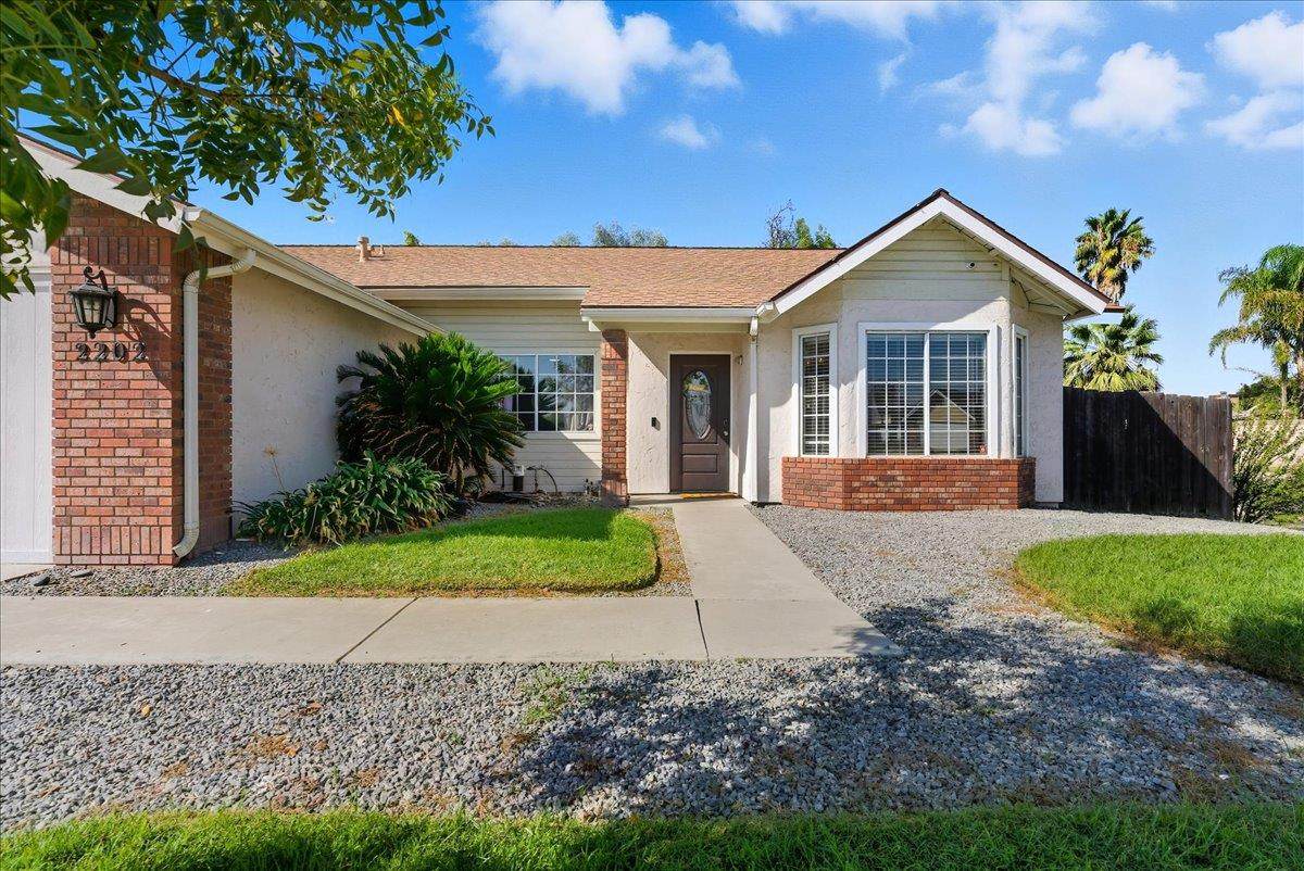 2202 Cottonwood Court - Photo 1
