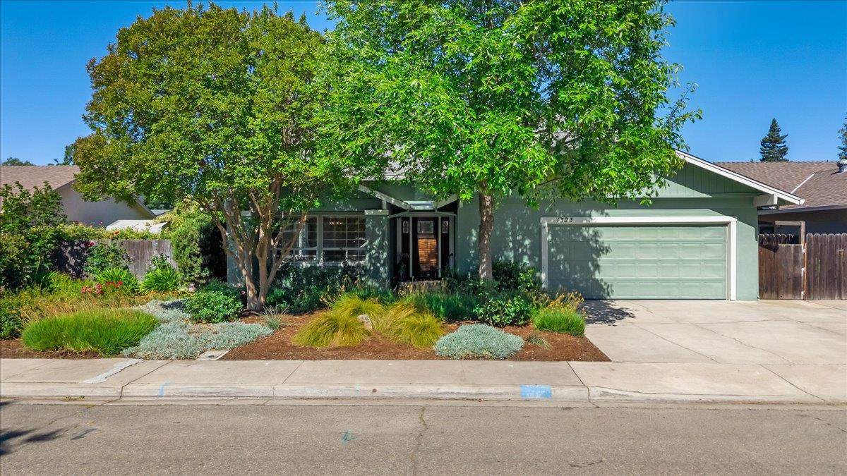1325 Sherwood Drive - Photo 1