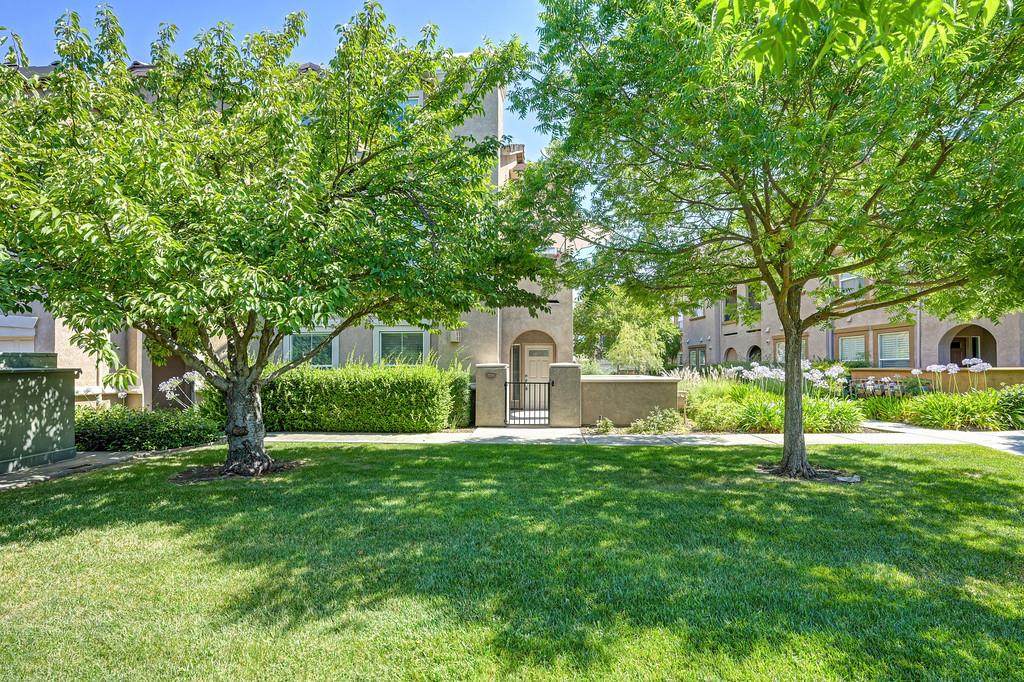 5350 Dunlay Drive - Photo 1
