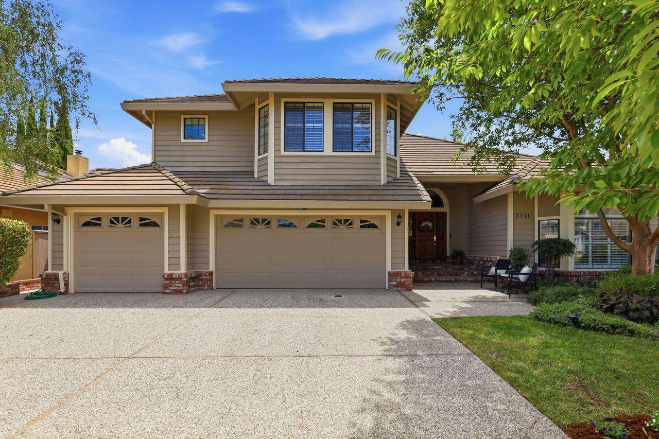7711 River Landing Dr - Photo 1