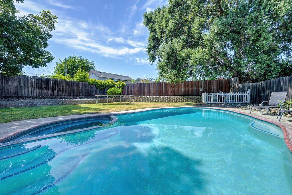 https://bt-photos.global.ssl.fastly.net/sacramento/orig_boomver_1_561186660-2.jpg
