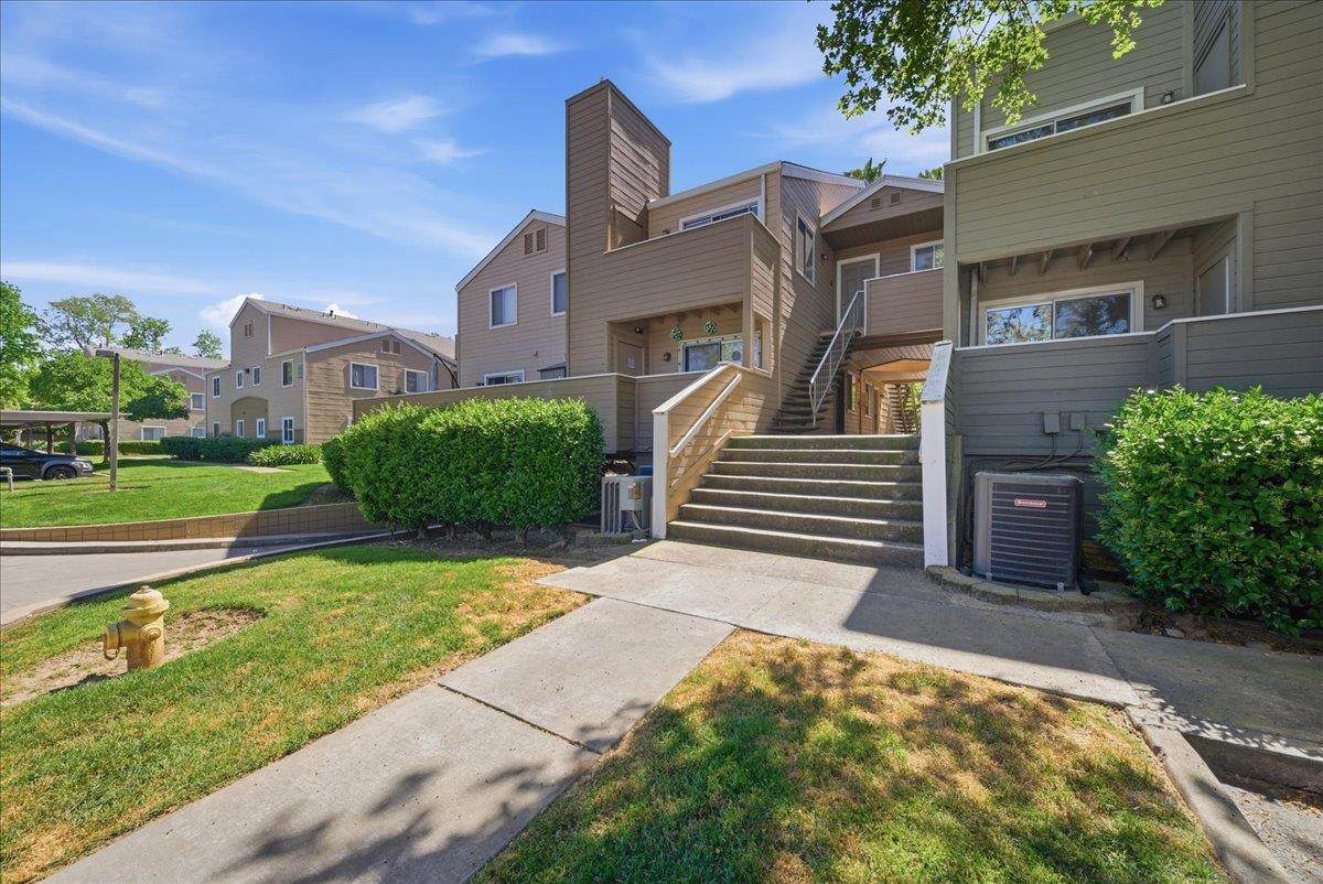 1019 Dornajo Way - Photo 1