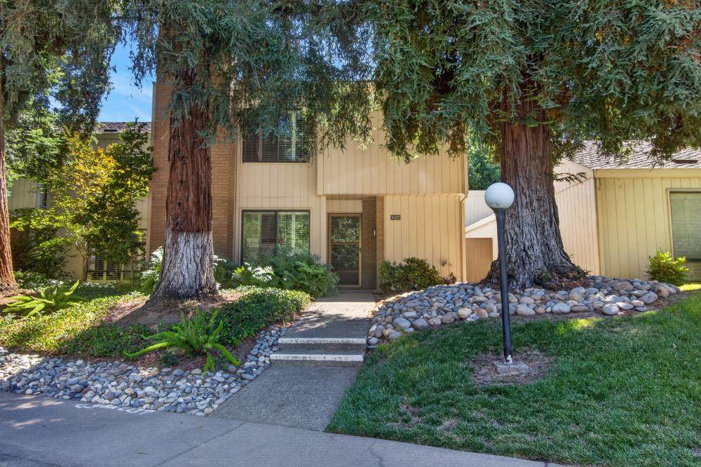 1427 Commons Drive - Photo 1