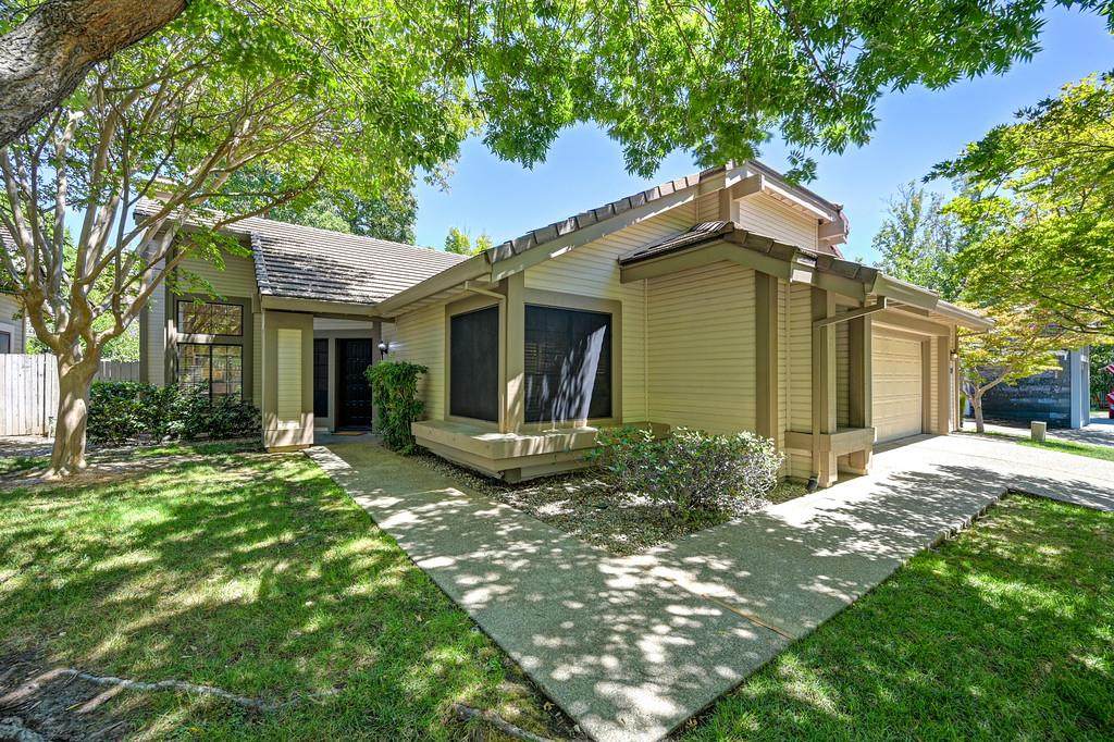 502 Bedford Court - Photo 1