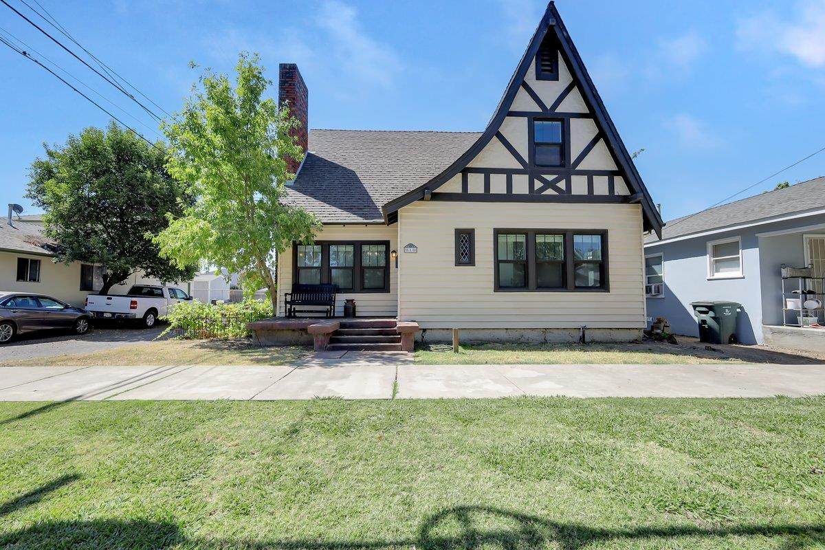 818 11th Street - Photo 1