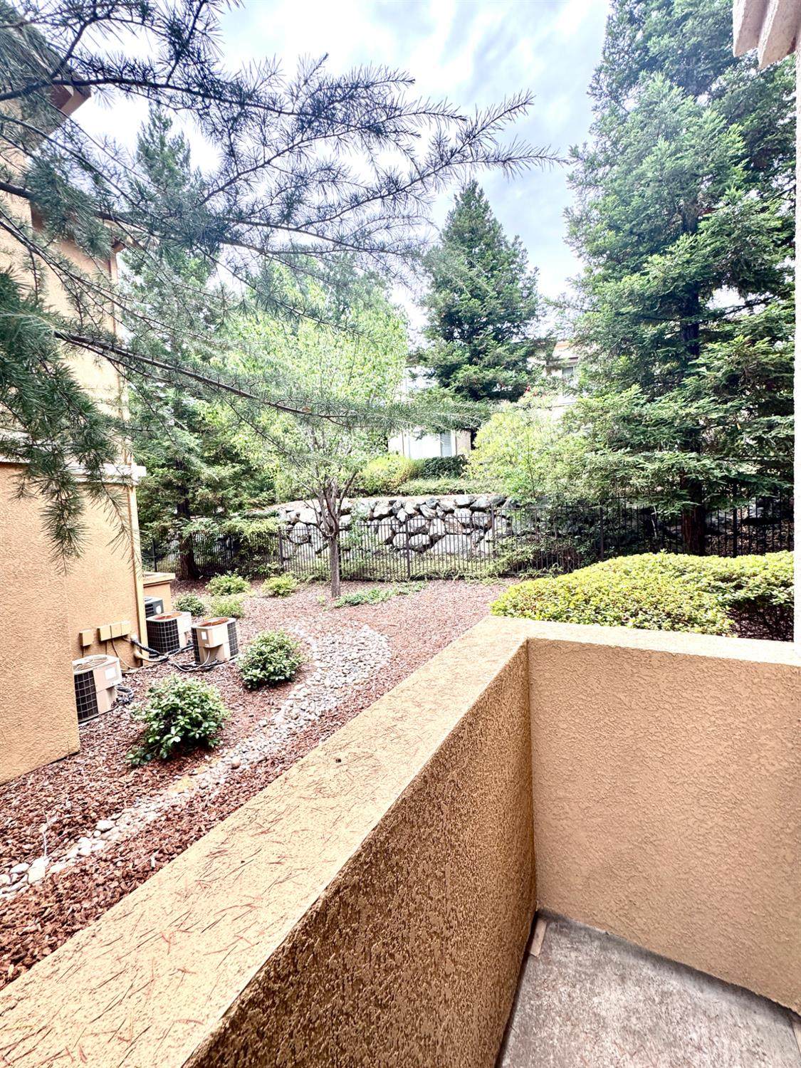 https://bt-photos.global.ssl.fastly.net/sacramento/orig_boomver_1_561193046-2.jpg