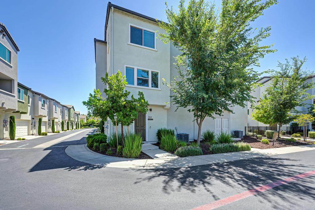 https://bt-photos.global.ssl.fastly.net/sacramento/orig_boomver_1_561195292-2.jpg