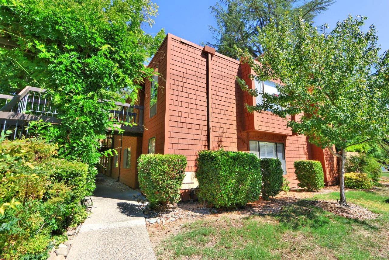 722 Woodside Lane - Photo 1