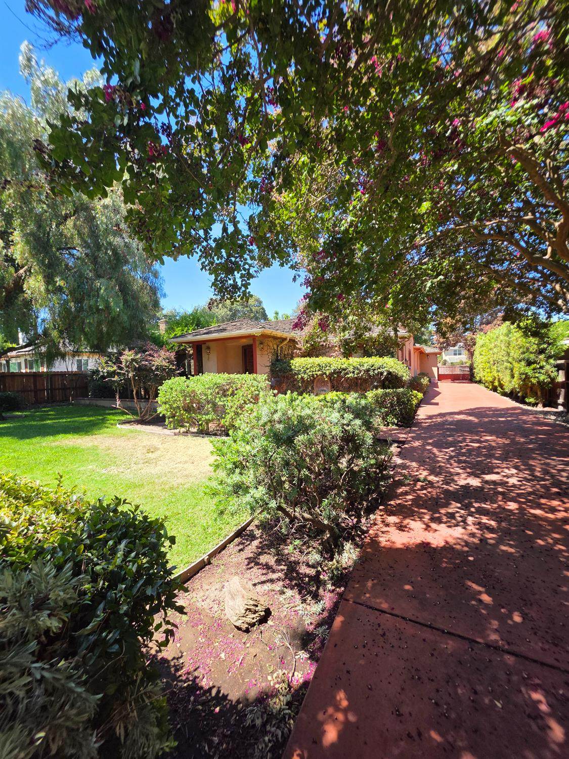 https://bt-photos.global.ssl.fastly.net/sacramento/orig_boomver_1_561203149-2.jpg
