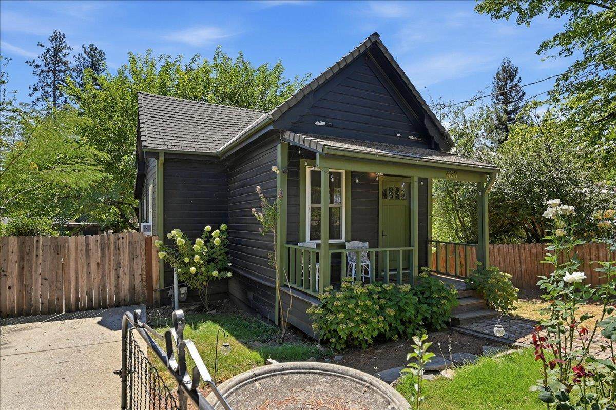 623 Brighton Street - Photo 1