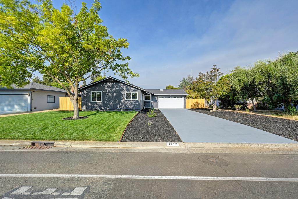 1713 Mission Avenue - Photo 1